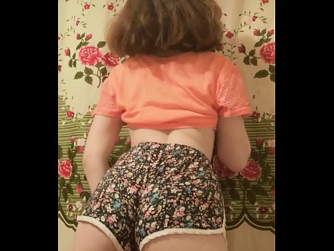 ❤️ Sexy mladá kočka svléká šortky před kamerou. ️❌ Sex video u nás